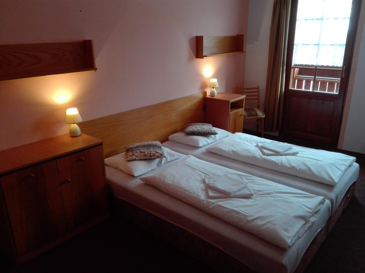Rodinny "Hotel U Mustku" Десна Екстер'єр фото